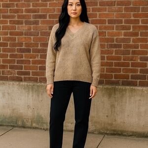 EUC HAYDEN LOS ANGELES WOMENS MEDIUM V-NECK TAN SWEATER WARM CHEAP SKI